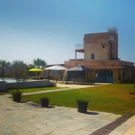 L-Ghorfa Farmhouse *